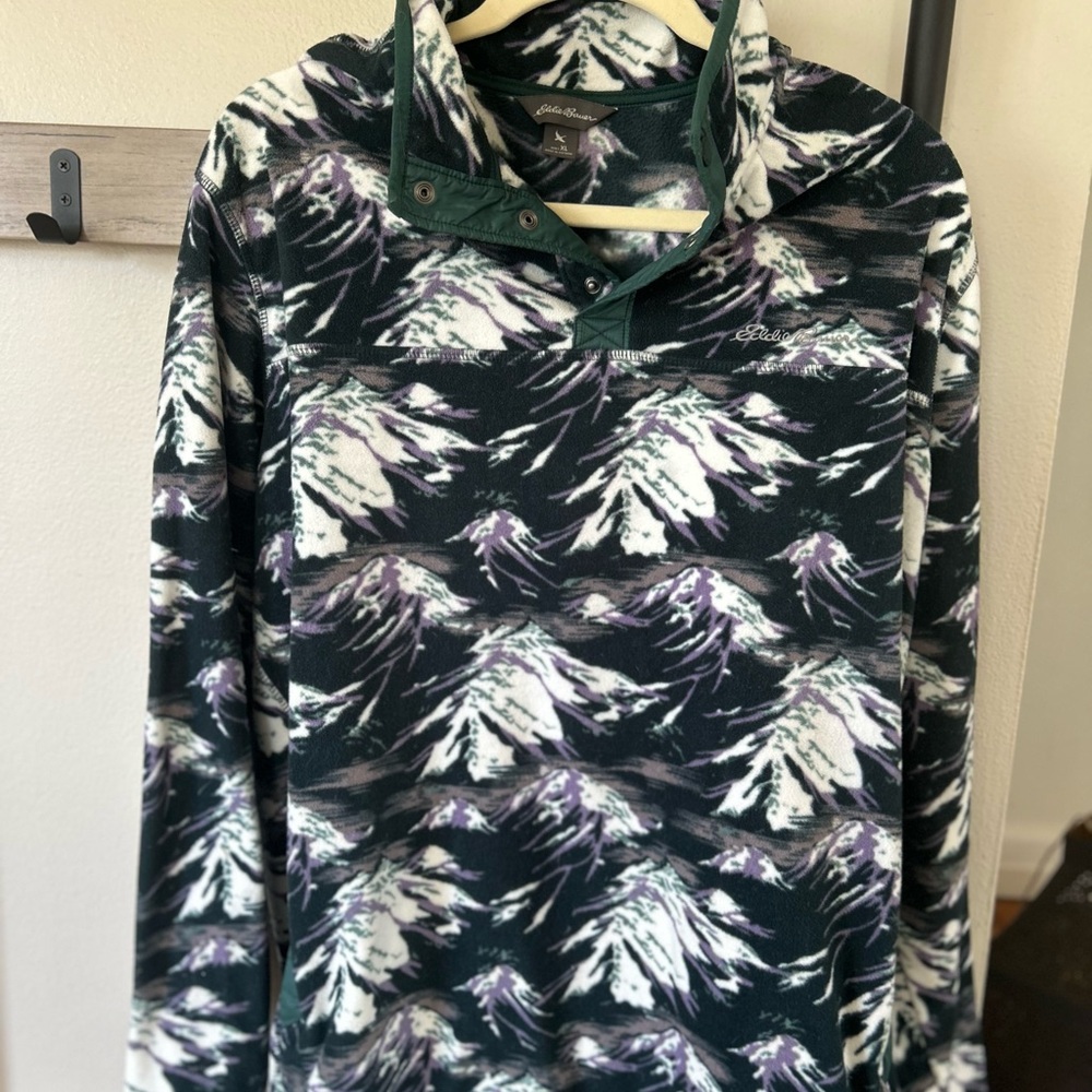 Eddie Bauer Green and White Patterned Pullover